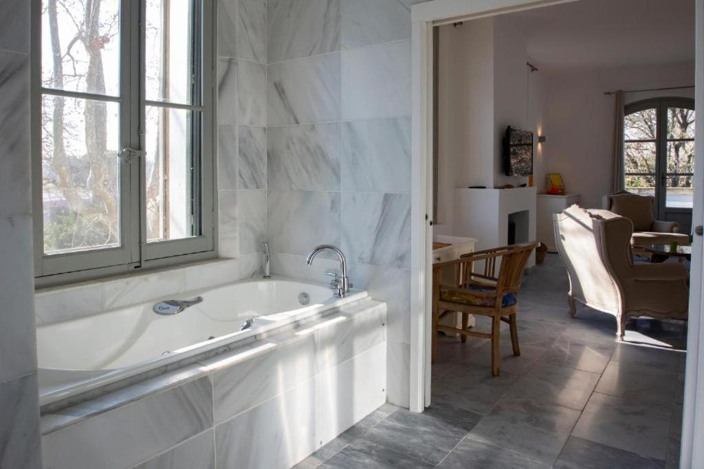 Вилла Mas Des Becasses, En Provence - 22 Personnes Арль Экстерьер фото